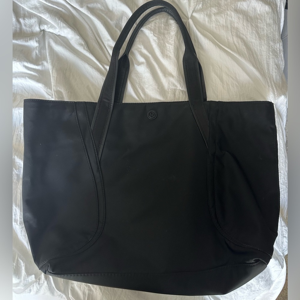 Lululemon black tote